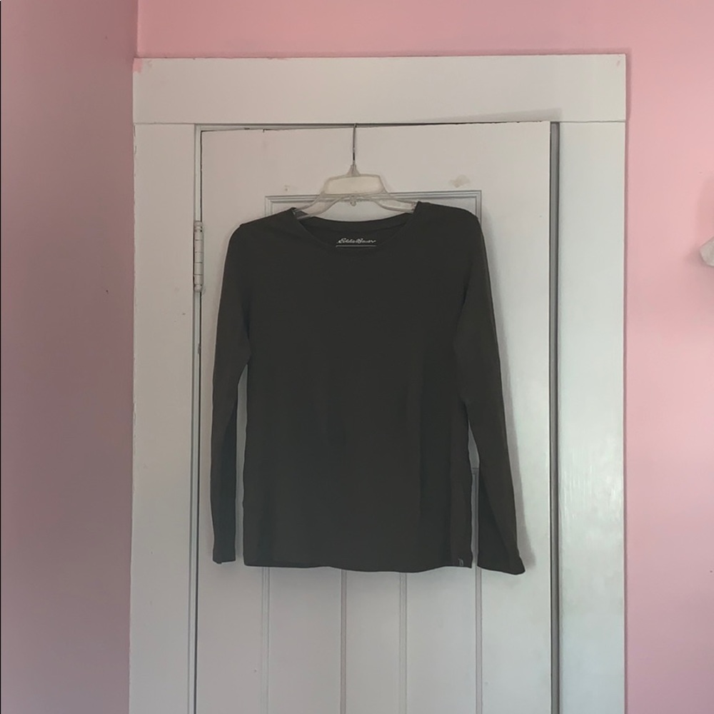 Long sleeve green tee shirt.